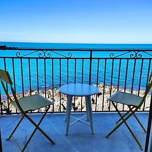 Coastal Seaview & Balcony Street View Appartamento