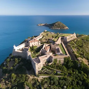 https://la-rocca-porto-ercole-grosseto.it-tuscanyhotel.com